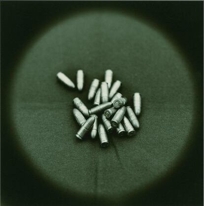 Balas, municiones confiscadas, de la serie 'Los pasos perdidos', Lima, Perú, 1996