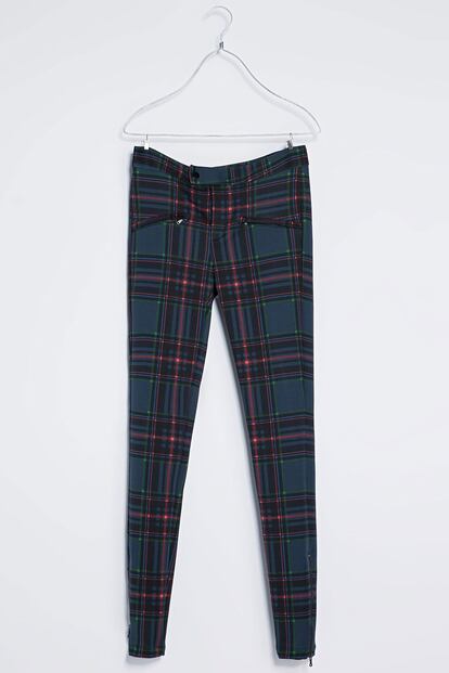 Pantalones tartán de Zara (25,95 euros).