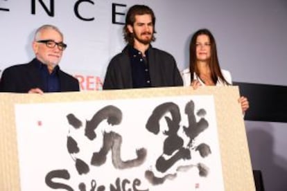 El director de cine Martin Scorsese, el actor Andrew Garfield y la productora Emma Koskoff en la presentación de la película 'Silence' en Taipei, el pasado mes de mayo.