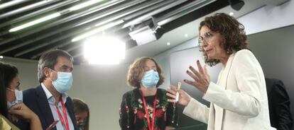 La ministra portavoz y de Hacienda, María Jesús Montero, habla con periodistas al término de una rueda de prensa posterior al Consejo de Ministros en Moncloa
 01/09/2020