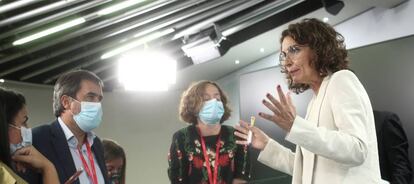 La ministra portavoz y de Hacienda, María Jesús Montero, habla con periodistas al término de una rueda de prensa posterior al Consejo de Ministros en Moncloa
01/09/2020