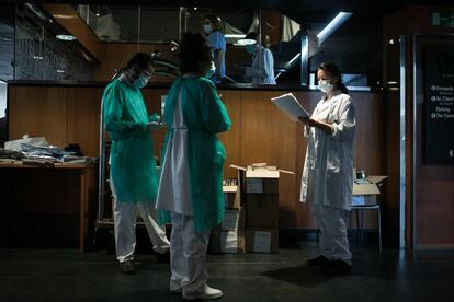 Ara, el 'lobby' de l'establiment funciona com un mòdul d'urgències per a pacients que estan sotmesos a seguiment clínic o que han de tornar a un hospital.
