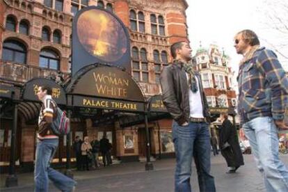 El Palace Theatre es uno de los escenarios de la película <i>Match point, </i>de Woody Allen. Los personajes Chloe y Chris asisten aquí a una representación de <i>La mujer de blanco, </i>obra que permanece en la sala.