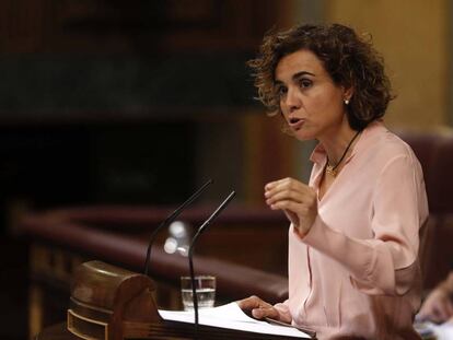 La ministra de Sanidad, Montserrat Dolors, en el Congreso.