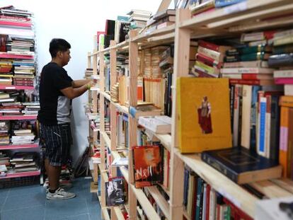 El interior de la librer&iacute;a Libros Cercanos, situada en Lavapi&eacute;s.