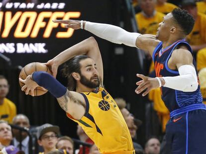 Westbrook tapona a Ricky Rubio.