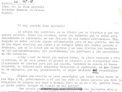 Fragmento del comienzo de la carta con la que Cela renunció a su trabajo en el Ministerio de Información, bajo la dictadura de Franco.