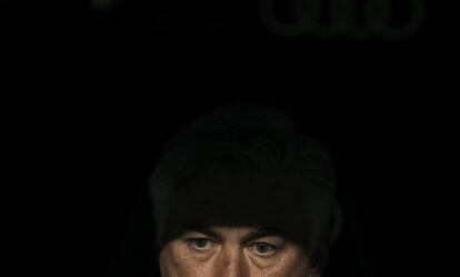 Ancelotti, en el banquillo antes del partido