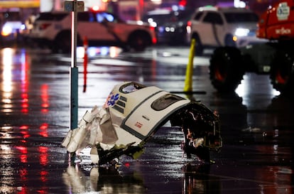 Restos del avión accidentado en Filadelfia.