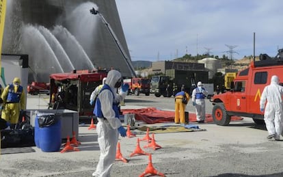 Efectius de l'Exèrcit participen en el simulacre a la central d'Ascó.