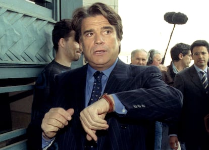 Bernard Tapie, a su llegada al tribunal en uno de sus juicios, en París en 1996.