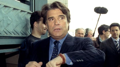 Bernard Tapie, a su llegada al tribunal en uno de sus juicios, en París en 1996.