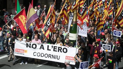 Codorníu workers protest against lay-offs at the firm.