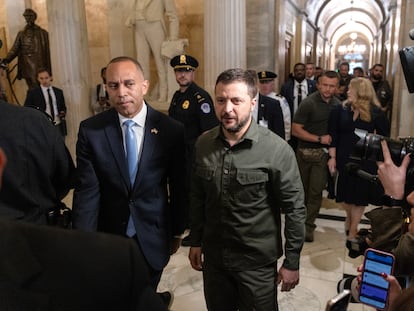 Ukrainian President Volodymyr Zelenskiy (C) walks with US House Minority Leader Hakeem Jeffries (L) as he arrives to meet with leaders of the US Congress on Capitol Hill in Washington, DC, USA, 21 September 2023.