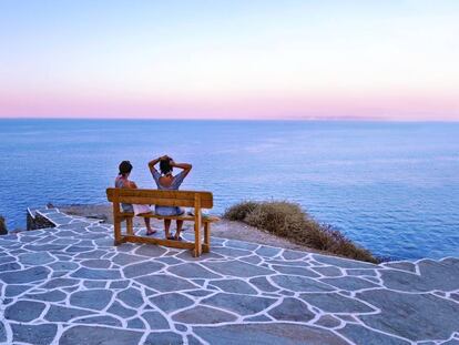 Vistas al mar Egeo desde el castillo de la isla griega de Sifnos. 
