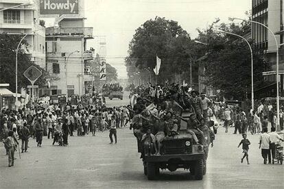Llegada triunfal de los jemeres rojos a Phnom Penh, capital de Camboya, el 17 de abril de 1975.