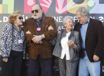 Silvia Pinal, Juan Luis Buñuel, Asunción Balaguer e Ian Gibson, ayer en Málaga.