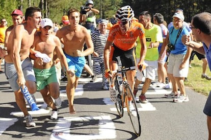 Igor Anton en una ascensión durante la Vuelta 2011