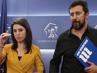 Irene Montero, junto a los diputados Yolanda D&iacute;az y Ant&oacute;n G&oacute;mez.