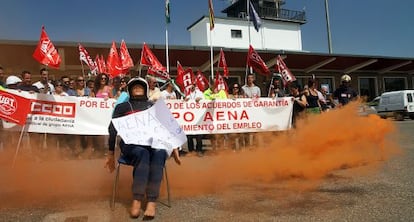 Protesta de trabajadores en el aeropuerto de Córdoba.