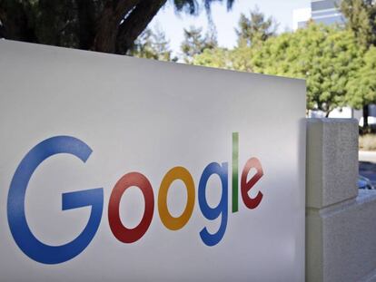 Logo de Google en la sede de la empresa en California.