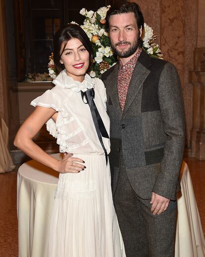 Alessandra Mastronardi y Liam McMahon.