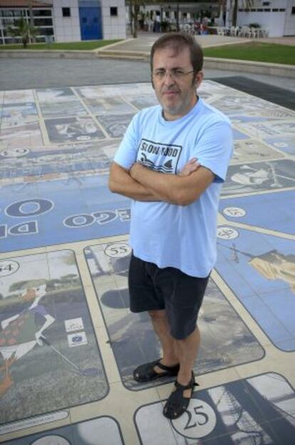 Meteorologist Ángel Sánchez, who has written a book based on a letter he sent to EL PAÍS.