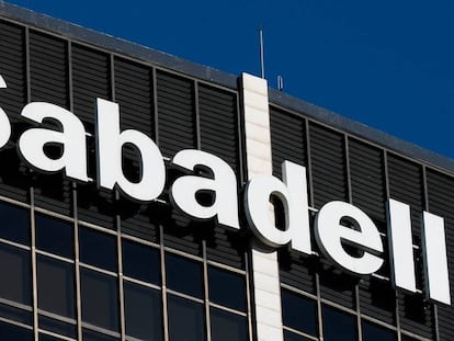 Sabadell gana 73 millones hasta marzo y pondrá en marcha un nuevo plan para reducir costes