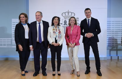 Desde la izquierda, Teresa Ribera, Jordi Hereu, Margarita Robles, Nadia Calvino y Héctor Gómez.