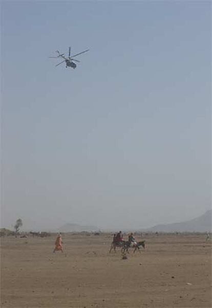 Un helicóptero sobrevuela Shangil Tobaya.
