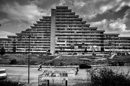 Una de las Velas, los edificios sociales construidos en Scampia que terminaron convertidos en supermercados de la droga.