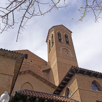 Parroquia de Sant Pacià, de estilo neogótico, obra de Joan Torras i Guardiola.