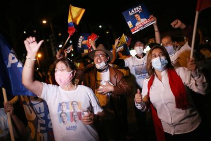 Partidarios de Guillermo Lasso festejaron el triunfo del candidato en las calles de Quito, Ecuador. 