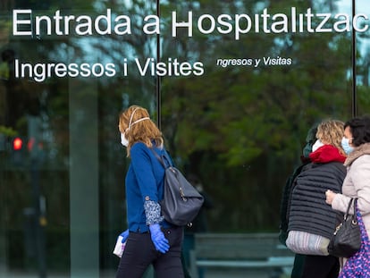 Personal médico y pacientes en el Hospital de la FE de Valencia durante la primera oleada del coronavirus.