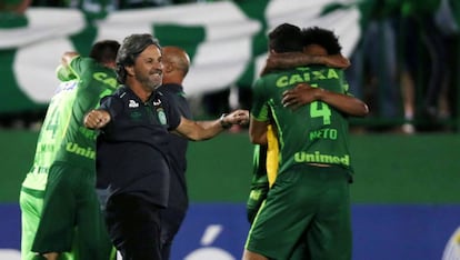 Jugadores del Chapecoense celebran el pase a la final.