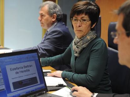 La consejera de Seguridad, Estefanía Beltrán de Heredia, durante su comparecencia en el Parlamento.
