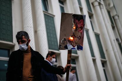 Protesto contra o presidente francês, Emmanuel Macron, em 30 de outubro, em Istambul (Turquia).