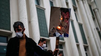 Protesto contra o presidente francês, Emmanuel Macron, em 30 de outubro, em Istambul (Turquia).