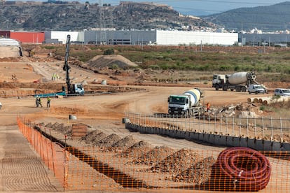 Obras de la gigafactoría de celdas de baterías que Volkswagen construye en Sagunto (Valencia).