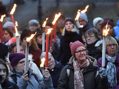 Mulheres se manifestam em apoio ao movimento #metoo em Estocolmo, Su&eacute;cia, no dia 14 de janeiro.