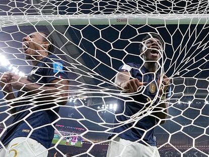 Jules Koundé y Aurelien Tchouameni, en una imagen de archivo con la selección francesa.