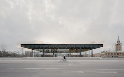 Restauración de la Neue Nationalgalerie de Berlín (2020). Chipperfield desaparece en el rescate del último edificio que Mies van der Rohe construyó, la Neue Nationalgalerie con la que el genio moderno regresó a Berlín. Es una obra de orfebrería y justicia. Demuestra cuan monumental puede ser la modernidad. Y deja hablar al maestro actualizándolo y, sin embargo, desapareciendo.