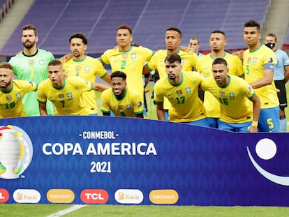 Brazil players pose for a team group photo before the match REUTERS/Henry Romero