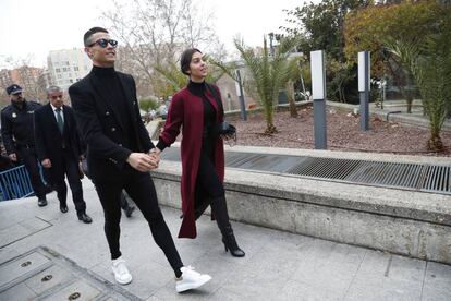 Cristiano Ronaldo y Georgina Rodríguez, a su llegada a la Audiencia Provincial de Madrid.