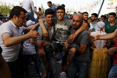 Uno de los heridos en la explosi&oacute;n de este viernes en un m&iacute;tin electoral en Diyarbakir.