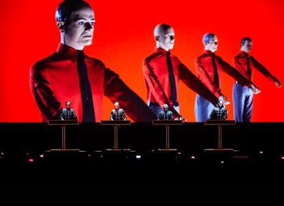 Una actuación del grupo alemán Kraftwerk.