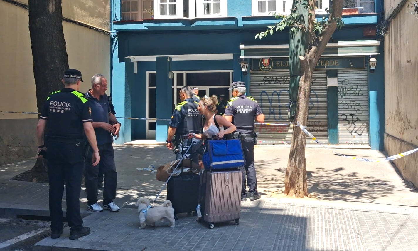 Un socavón en las obras de la L9 del metro obliga a desalojar siete fincas en el barrio del Putxet de Barcelona