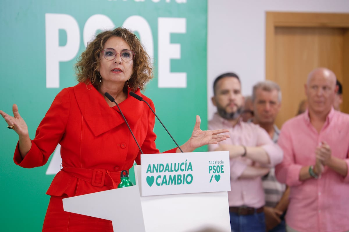Montero calienta la precañamapa andaluza y acusa al presidente de la Junta de hacer “inviables los servicios públicos”