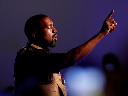 FILE PHOTO: Rapper Kanye West makes a point as he holds his first rally in support of his presidential bid in North Charleston, South Carolina, U.S. July 19, 2020.  REUTERS/Randall Hill/File Photo
