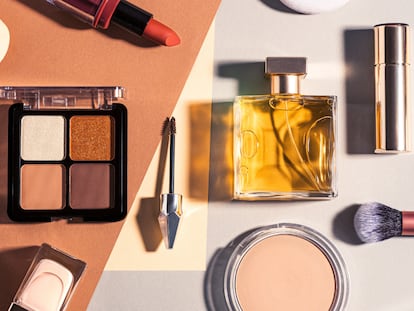 Artículo de EL PAÍS Escaparate sobre cosméticos virales en TikTok.